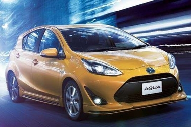 (左):G。ボディカラーはイエロー〈5A3〉