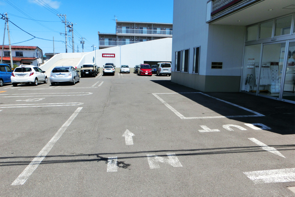 函館トヨタ、八雲店、駐車場