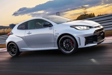 RZ“High performance” + Aero performance package［GR-DAT（8AT・4WD）］