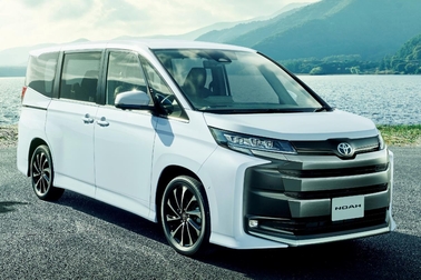 【モデル入り素材】S-Z（ハイブリッド・2WD・7人乗り）